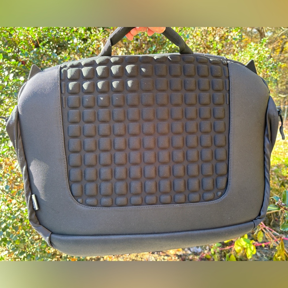 Catalyst Solar Messenger Bag. - Picture 4 of 17